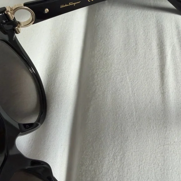 Brand New Salvatore Ferragamo Sunglasses - Picture 5 of 8